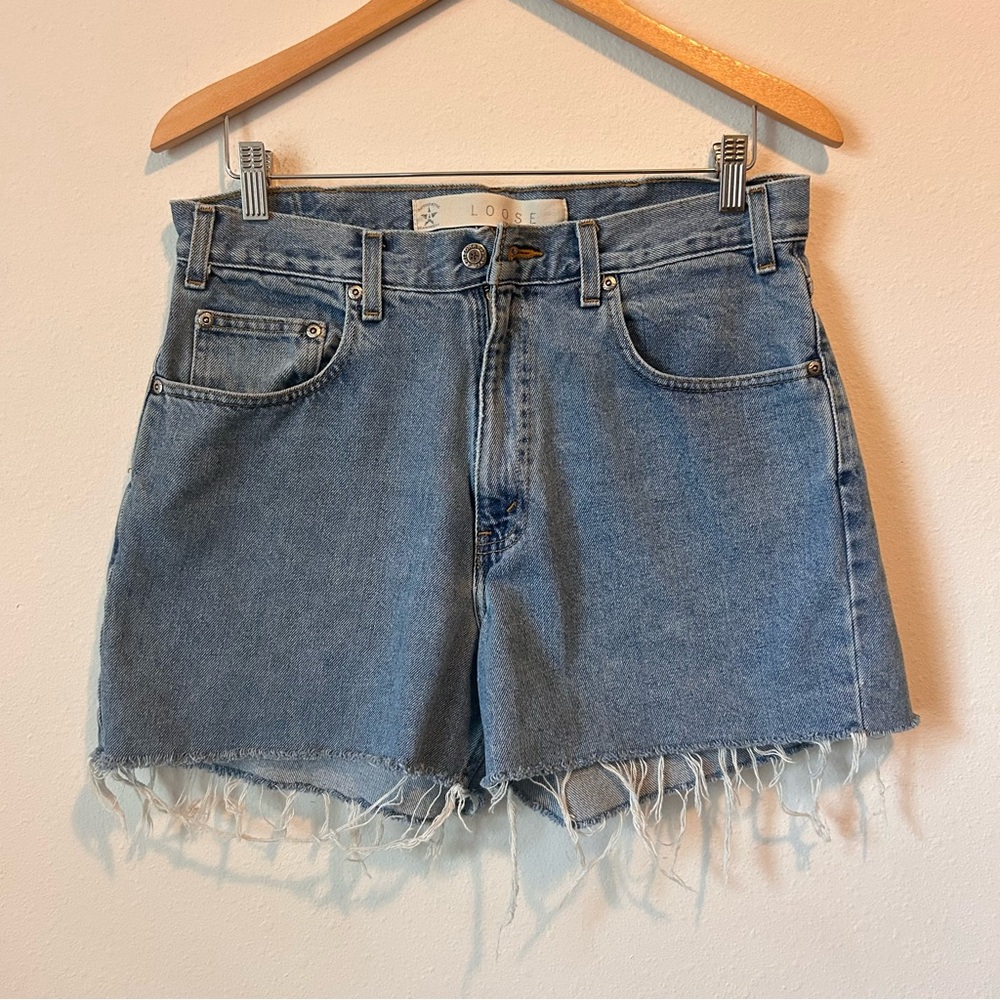 Vintage Arizona Women’s 32 Loose Medium Wash Raw Hem Distressed Denim Shorts